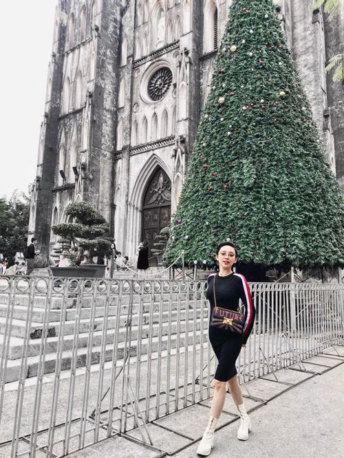 Sơn Tùng M-TP - Quỳnh Anh Shyn gây sốt: với loạt items hàng hiệu chất ngất ngây