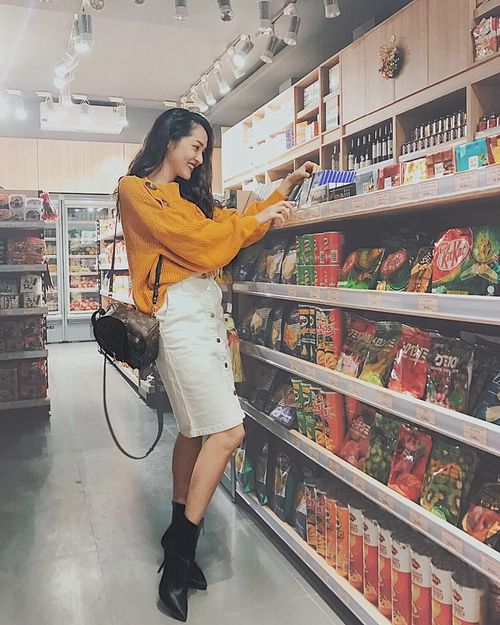 Sơn Tùng M-TP - Quỳnh Anh Shyn gây sốt: với loạt items hàng hiệu chất ngất ngây