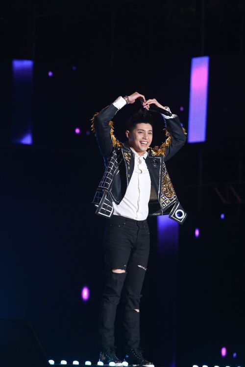 5 lần 7 lượt, Noo Phước Thịnh đã ‘đốt cháy’ sân khấu quốc tế thế này 8