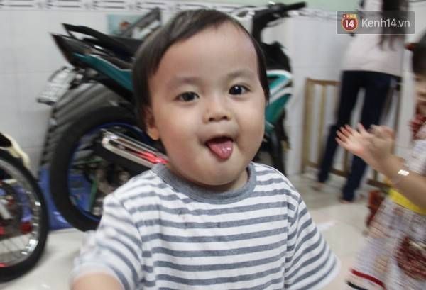 Bụ bẫm và ham ăn nhất là nhóc Ba, nhưng cũng là đứa trẻ tình cảm và ngoan nhất nhà.