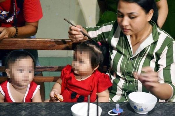 Chị Lê Thị Hằng (31 tuổi, quê Hưng Yên) mang án 19 năm vì tội Buôn bán ma túy. Năm nay Hằng chưa được đặc xá vì không đủ điều kiện. Chị rất mừng vì nhiều bạn bè đã được đặc xá về với gia đình. Phạm nhân này tự nhủ sẽ cố gắng cải tạo tốt để được hưởng khoan hồng, đặc xá với về với xã hội, làm lại cuộc đời và lo cho con gái hơn một tuổi đang ở cùng mẹ trong trại giam.