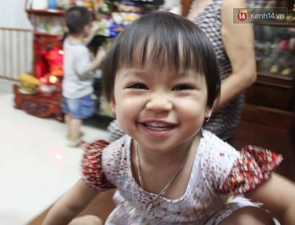 "Cô út" xinh gái, thích cười nhưng khi khóc thì... không ai dỗ dành được.
