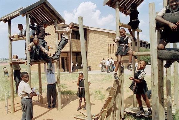02school_uniforms_around_the_world