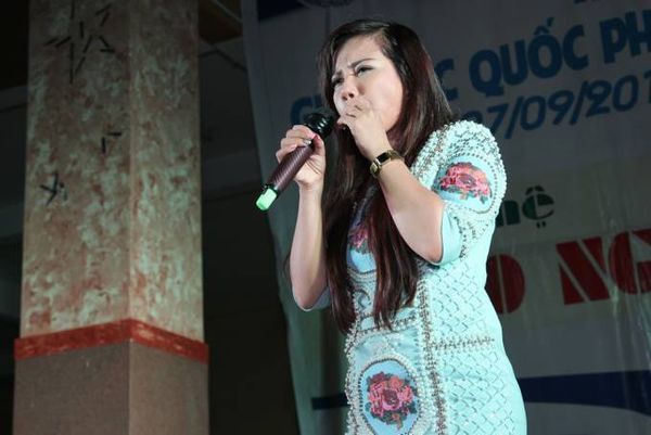 Phượng Vũ cho thấy sự đa năng khi mang đến không khí lắng đọng, nhiều cảm xúc trong sáng tác của nhạc sĩ Thái Thịnh - Nếu em được lựa chọn.