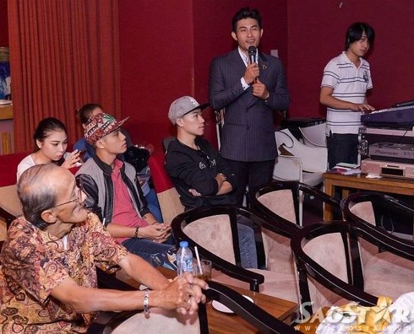 Chia sẻ về sự kết hợp này, giọng ca Chuyến xe cuối cùng nói: “Các chị là thần tượng từ thuở bé của Nguyễn Hồng Ân. Tôi sưu tầm hình ảnh, nghe nhạc của họ cả ngày. Khi bước chân vào con đường ca hát, tôi luôn mơ có một ngày được song ca cùng họ. Được hát nhạc Lam Phương và song ca cùng 4 nữ diva vang bóng một thời vì mục đích thiện nguyện, tôi nghĩ mình đã có được những kỷ niệm đẹp nhất trong sự nghiệp âm nhạc”.