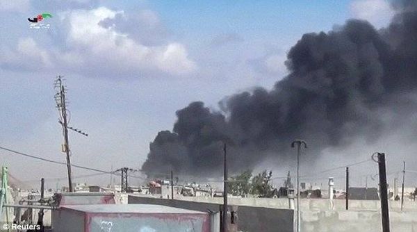 Đoạn video công bố ngày hôm qua (30/9) cho thấy các máy bay Nga nhằm vào các mục tiêu ở tỉnh Hama, Syria dưới quyền kiểm soát của các nhóm nổi dậy thân Mỹ mà không phải là phiến quân IS.