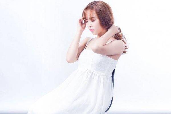 Khi bước ra khỏi Giọng hát Việt, Bảo Uyên không cho phép mình ngơi nghỉ. Cô bắt tay ngay vào công việc. Một mình tìm kiếm ca khúc mới từ các nhạc sĩ. Cơ duyên đặc biệt khiến Bảo Uyên có dịp hợp tác với nhạc sĩ trẻ Isaac Thái. Ngay khi nhận được đề nghị mua bài hát từ Bảo Uyên, tác giả Isaac Thái cảm thấy rất háo hức bởi giọng hát cao vút, quãng giọng rộng hiếm có ở Việt Nam của nữ ca sĩ trẻ. Anh tin tưởng giao cho cô “đứa con tinh thần” ấp ủ bấy lâu nay.