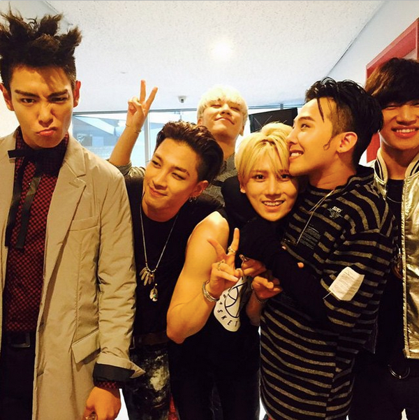 Năm 2006, Hyunseung (hiện tại là thành viên của BAEST) là ứng cử viên cho nhóm Big Bang nhưng cuối cùng thất bại để làm thành viên chính thức. Trước đó, Hyunseung và Big Bang đã có thời gian dài làm thực tập sinh cùng nhau nên khá thân thiết. Hồi tháng 5, 6 chàng trai có dịp hội ngộ, Taeyang ghi lại khoảnh khắc này trên trang cá nhân. Báo chí Hàn gọi họ là “tình bạn không hề đổi thay”.