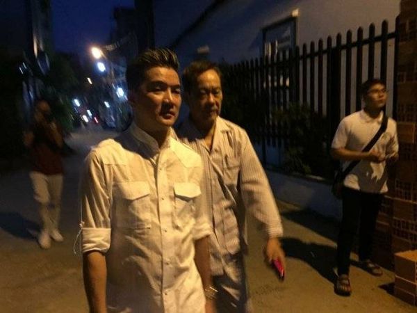Chiều 5/11, ca sĩ Đàm Vĩnh Hưng trực tiếp đến gặp và thăm hỏi tình hình sức khỏe của nhạc sĩ Tô Thanh Tùng sau khi biết ông bị căn bệnh ung thư tuyến tiền liệt.