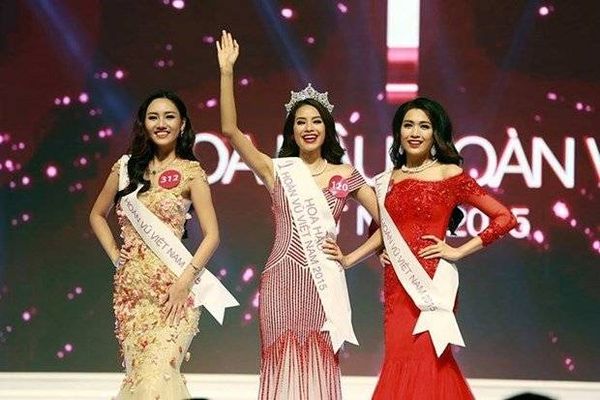 Hoa hậu Hoàn vũ Việt Nam 2015 Phạm Thị Hương (giữa) cùngÁ hậu 1 Ngô Trà My (trái) vàÁ hậu 2 Đặng Thị Lệ Hằng - Ảnh: Đ.Lập