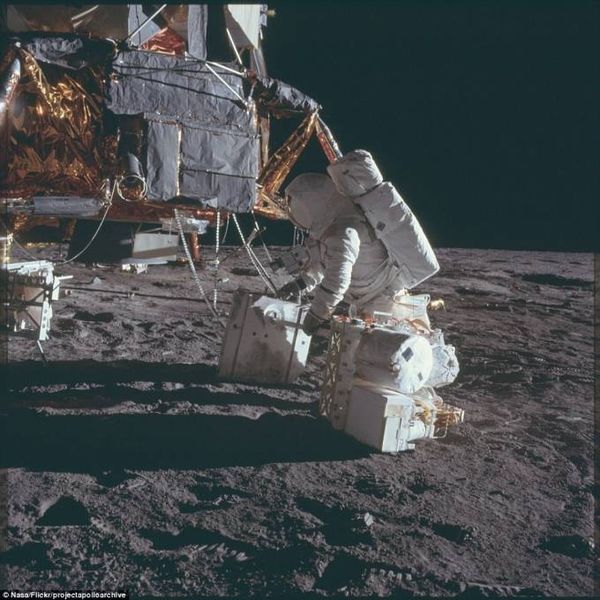2D2A4C7A00000578-3263157-The_original_images_are_preserved_and_enthusiasts_have_made_digi-a-57_1444220346995