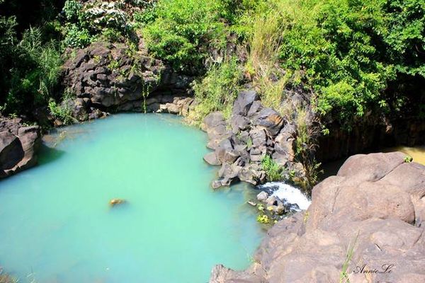 Có chuyện kể rằng, vị vua cuối cùng Bảo Đại đã cưỡi voi đến nơi đây, vì quá cảm kích trước vẻ đẹp của thác, đã lấy tên vị vua đầu tiên của triều Nguyễn đặt cho nơi này.