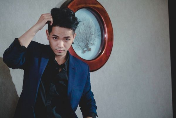Sau thời gian tạm lắng, chàng ca sĩ trưởng thành từ sân chơi “Vietnam Idol 2012” trở lại V-pop bằng sản phẩm “Cảm ơn người đã rơi xa tôi”.