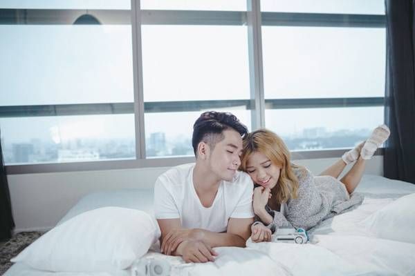Với MV này, Phạm Hồng Phước có sự giúp đỡ từ đạo diễn Gin Trần - gương mặt trẻ từng thực hiên nhiều MV cho Sơn Tùng MTP, Thu Thủy, Hồ Vĩnh Khoa, Lương Minh Trang…