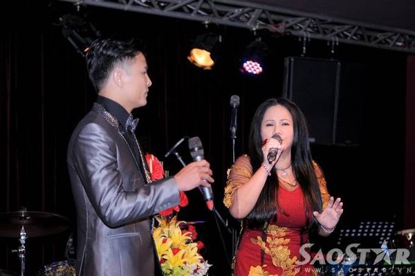Cả hai gửi tặng mọi người ca khúc Tình đời. Riêng Ngọc Tùng, anh còn biểu diễn thêm bài hát Về đâu mái tóc người thương.