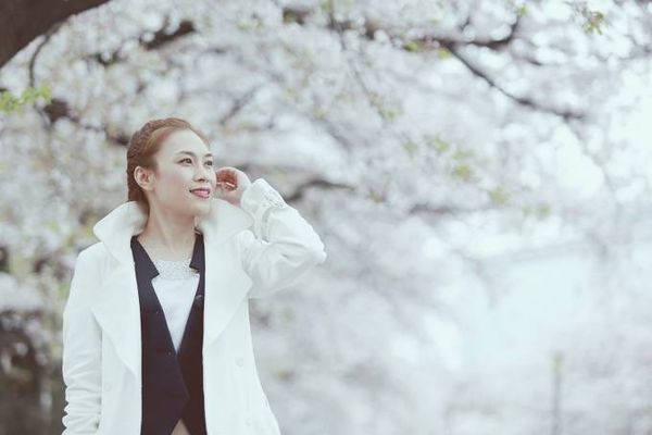 Những shoot hình của Mỹ Tâm được ghi lại vào một buổi sáng nhẹ nhàng ở đất nước mặt trời mọc khi mùa hoa anh đào đang nở rộ.