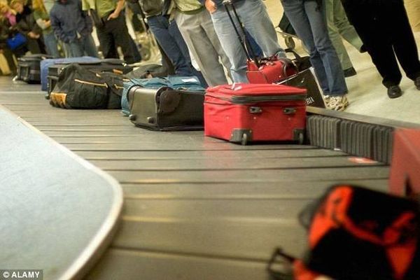 Không nên dùng các loại vali, túi xách, khóa hào nhoáng, sành điệu, nhưng hãy đảm bảo hành lý của bạn có đặc điểm nhận dạng riêng.