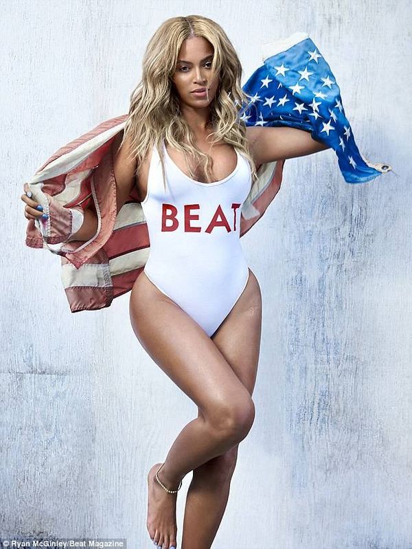 Trang phục chủ đạo của Beyonce trong bộ ảnh là áo tắm một mảnh, phô bày cơ thể khỏe khoắn với đùi to, hông nở nang đang là xu hướng hình thể gây sốt hiện nay.