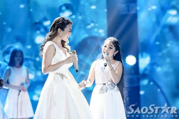 Mặc dù ca khúc có giai điệu nhẹ nhàng, trầm buồn nhưng qua giọng hát của Mỹ Tâm và thí sinh Hồng Minh, người nghe vẫn cảm nhận được tinh thần lạc quan trong đấy. Với hình ảnh giọt sương, sáng tác trên cũng gửi gắm triết lý, thông điệp hết sức ý nghĩa: Hạnh phúc thật nhỏ nhoi nên chúng ta hãy cố gắng cảm nhận, đồng thời nắm bắt lấy nó từ những điều nhỏ nhất quanh mình.
