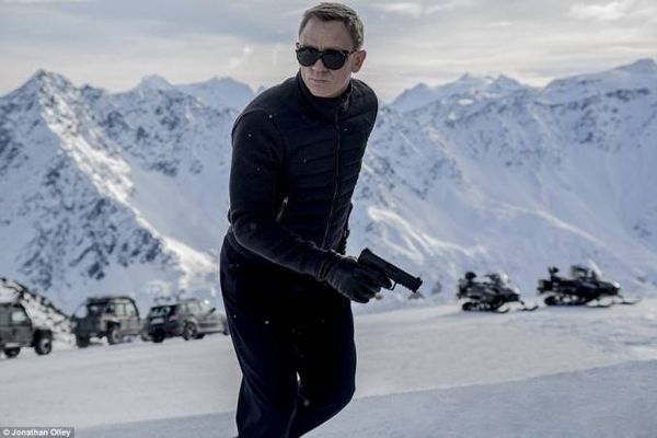 theo-chan-james-bond-trong-phim-bom-tan-spectre (6)