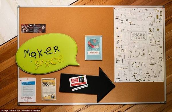 Maker Space là một khu vực dành cho các tay mộc tự do mượn búa hay tua-vít để chế tạo nên những sản phẩm gỗ độc đáo.
