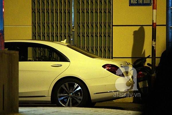 Rạng sáng nay (31/10) chiếc xe tiền tỷ của Cường Đôla bất ngờ xuất hiện tại trung tâm TP HCM.