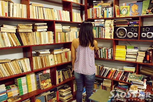 Trong 2 tuần đầu tiên đi vào hoạt động, bên cạnh những khách hàng quen từ thị trường online, Tiệm sách Momo cũng đã thu hút sự chú ý của nhiều người dân sinh sống trong khu vực.