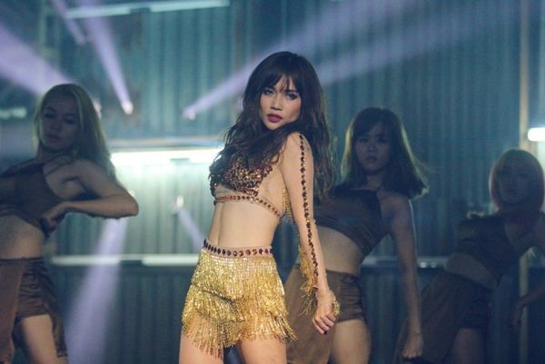 Nói về ca khúc Don’t Want You, Sĩ Thanh cho biết: “Ngay lần đầu tiên khi nhận bài hát của nhạc sĩ Dương Khắc Linh, tôi phải nhảy cẫng lên vì sung sướng. Không chỉ ấn tượng mạnh bởi giai điệu mà ca từ của nó cũng khiến tôi ngỡ như đây là sáng tác được đo ni đóng giày cho giọng hát lẫn tính cách của mình. Tôi thấy mình giống như cô gái trong ca khúc - rất mạnh mẽ, quyết đoán dù có thể bản thân không trải qua những cuộc tình như thế. Tuy nhiên, tất cả những sự cộng hưởng ấy khiến tôi tự tin mình sẽ thể hiện rất tốt ca khúc này”.