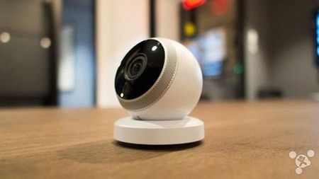 Khi thấy cha mình có dấu hiệu bị ngược đãi, người con gái quyết định lắp camera giám sát trong nhà và chết lặng với sự thật được nhìn thấy. (Ảnh minh họa).