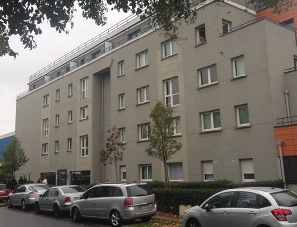 Khách sạn ở Alfortville, Paris, nơi cảnh sát phát hiện dấu vết ADN của 6 tên khủng bố tấn công Paris vừa qua, và nghi phạm Salah Abdeslam đã thuê 2 phòng ở đây.