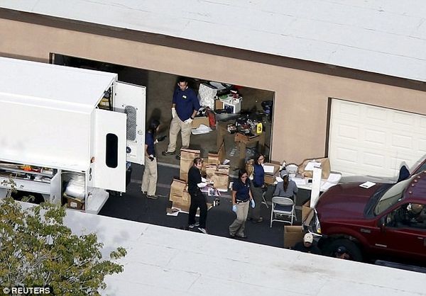 2F0A19B800000578-3346861-FBI_agents_have_been_combing_through_cellphones_and_a_computer_h-a-40_1449272382917