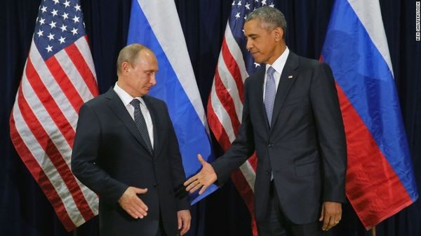 Tổng thống Mỹ Obama cố gắng bắt tay với tổng thống Nga Putin tại cuộc họp của Liên hiệp quốc tổ chức tại New York tháng 9/2015 trong không khí căng thẳng đối đầu Mỹ - Nga về vấn đề Ukraine, Syria gần đây.