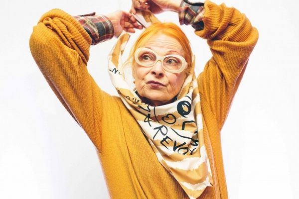 Nhà thiết kế Vivienne Westwood thường nói với khách hàng "Hãy mua ít, chọn khéo và sử dụng bền lâu".
