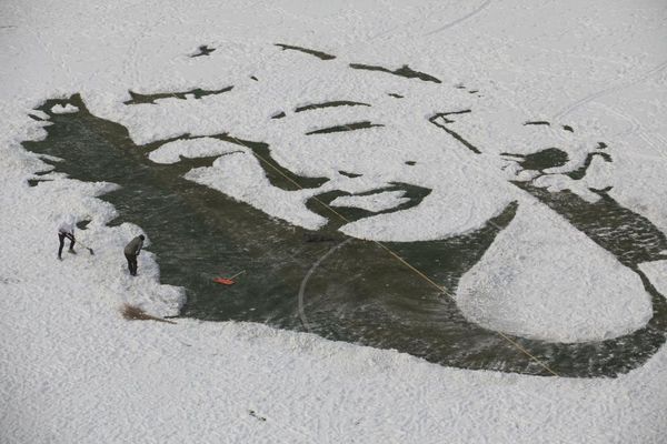 University students create an image of Marilyn Monroe by clearing snow on a soccer pitch, in Changchun, Jilin province, China, December 8, 2015. REUTERS/Stringer