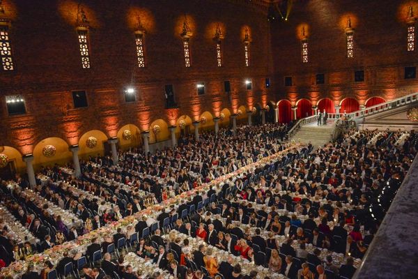 General view of the Blue Hall, with the Table of Honour (C), during the banquet in Stockholm City Hall December 10, 2015. REUTERS/Jonas Ekstromer/TT News Agency