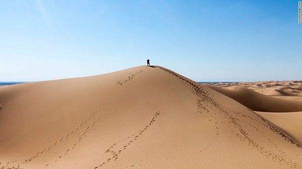 dunes-dude-alone-exlarge-169