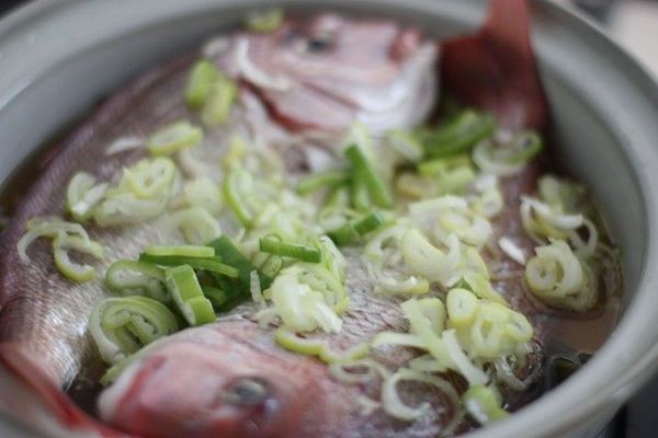 Tai: Tai là cá tráp đỏ, đồng thời có liên hệ với từ “medatai” chỉ một sự kiện lễ hội. Ảnh: Thefoodulove/Wordpress.