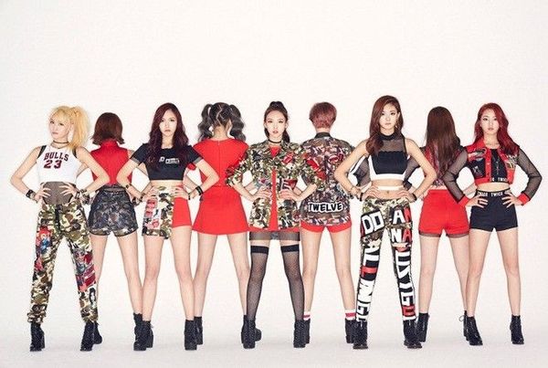 WINNER, SEVENTEEN, TWICE cùng về vị trí số 2 từ sự mong đợi trở lại trong năm 2016 của các chuyên gia.