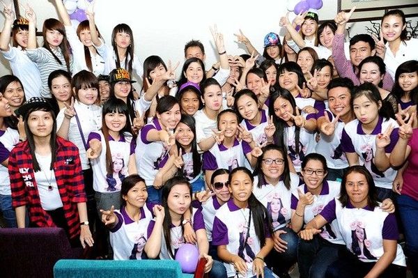 Vừa qua, nữ ca sĩ phát hành album Cha chồng nàng dâu khá thành công tại TP HCM và đang chuẩn bị cho kế hoạch trở lại điện ảnh trong năm nay bằng một vai diễn mới ở bộ phim truyền hình Con dâu nhà họ Tạ.