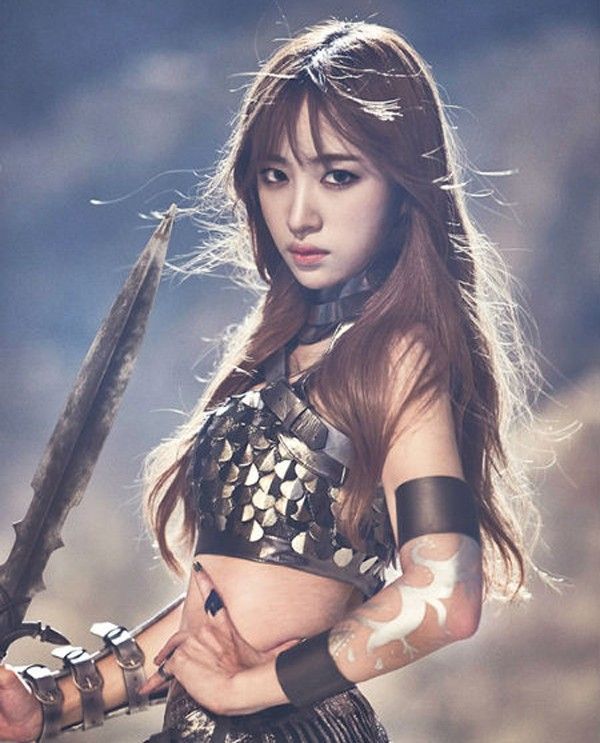 Ngoài EXID, thành viên nổi bật Hani còn là gương mặt đại diện cho một nhãn hiệu video game trên điện thoại di động.