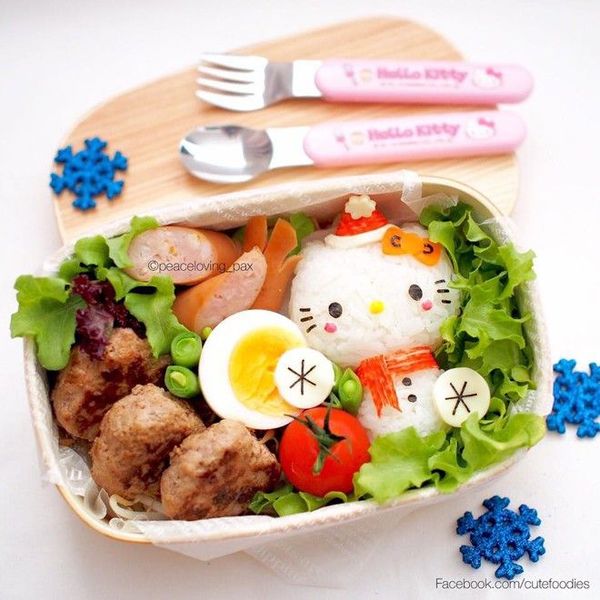 Các nguyên liệu được phối hợp khéo léo từ hình dáng đến màu sắc, làm cho bữa cơm trở nên hấp dẫn hơn bao giờ hết.