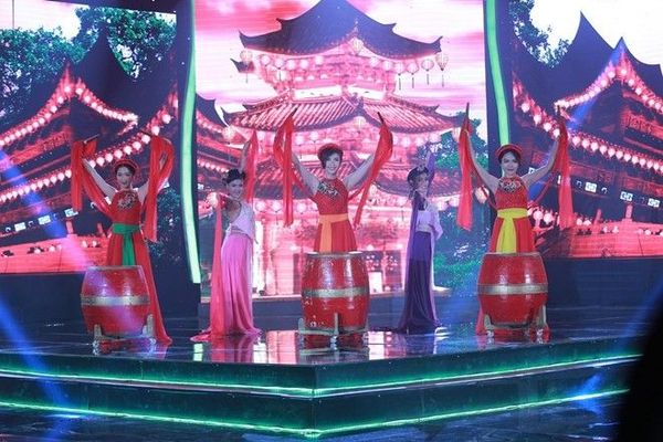 Tiêu Châu Như Quỳnh, Vũ Thảo My, Hòa Minzy kết hợp cùng nhau trong Mùa cây trổ lá.