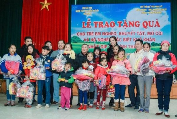 doan-di-trao-qua-tu-thien