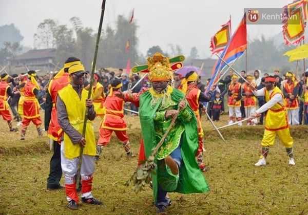 Đây là màn rước chính trong lễ hội Ná Nhèm, là lễ hội được trao bằng di sản văn hóa phi vật thể quốc gia 2016.