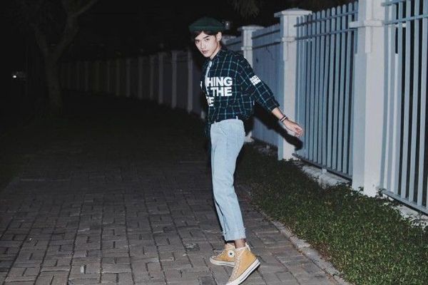 Không còn nghi ngờ gì nữa khi mũ beret chính là một trong những item đinh của anh chàng...