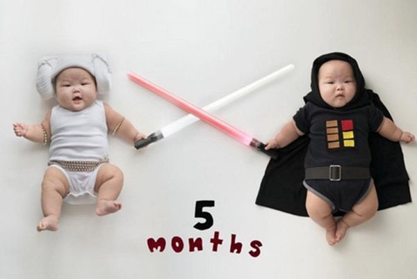 "Ảnh chúng mình hồi 5 tháng tuổi đấy, có đáng yêu không?"