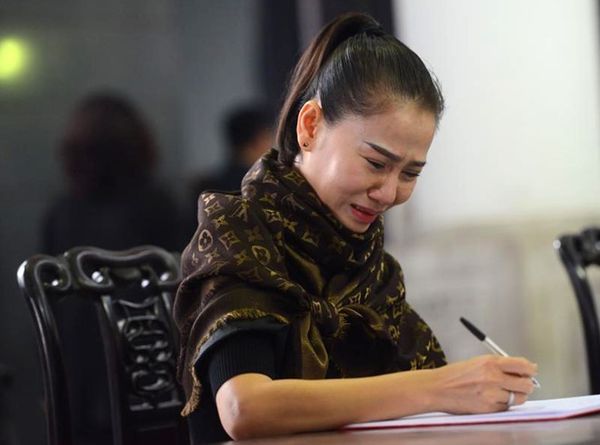 Ca sĩ Thu Minh bật khóc khi viết những dòng cuối cùng dành cho nhạc sĩ Lương Minh - người nâng đỡ, tạo nhiều cơ hội để cô có được vị trí vững chắc ở làng nhạc Việt như ngày hôm nay.