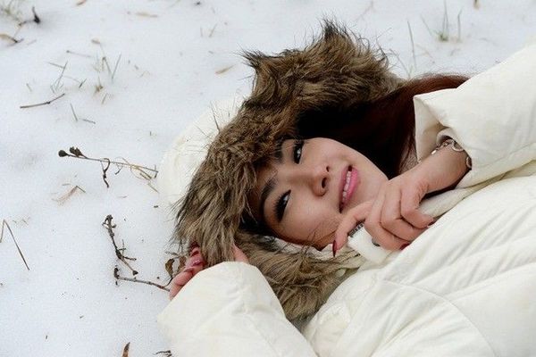 “Dù đang lưu diễn nhưng tôi vẫn liên tục cập nhật tình hình các bảng xếp hạng âm nhạc trong nước. Ca khúc và single nói trên hiện đều đang đứng trong top của các bảng xếp hạng khiến tôi vô cùng hạnh phúc” - giọng ca Tình yêu trong vòng tay bộc bạch.