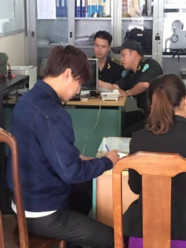Có vẻ như anh đang làm một số thủ tục.