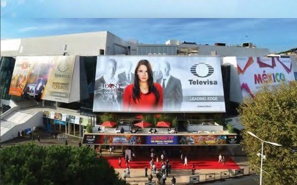 Quy mô của MIPCOM cũng không hề kém cạnh MIPTV.